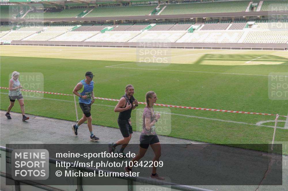 13.09.2026 - 21. swb-Marathon Bremen Michael Burmester http://msf.ph/oto/10342209 13.09.2026 13:25:14 Laufen im Stadion 137, 182, 213, 294, 505, 530, 543, 548, 645, 721, 723, 739, 743, 752, 815, 818, 966, 1273, 1283, 1410, 1443, 1459, 1463, 1471, 1487, 1491, 1504, 1515, 1561, 1744, 1828, 1830, 1944, 1953, 2058, 2059, 2095, 2211, 2252, 2267, 2271, 2298, 2308, 2312, 2323, 2354, 2382, 2384, 2465, 2483, 2497, 2503, 2506, 2554, 2571, 2591, 2644, 2752, 2762, 2776, 2833, 2878, 2896, 2981, 3005, 3062, 3097, 3142, 3172, 3211, 3259, 3288, 3289, 3298, 3306, 3312, 3329, 3381, 3390 meine-sportfotos.de