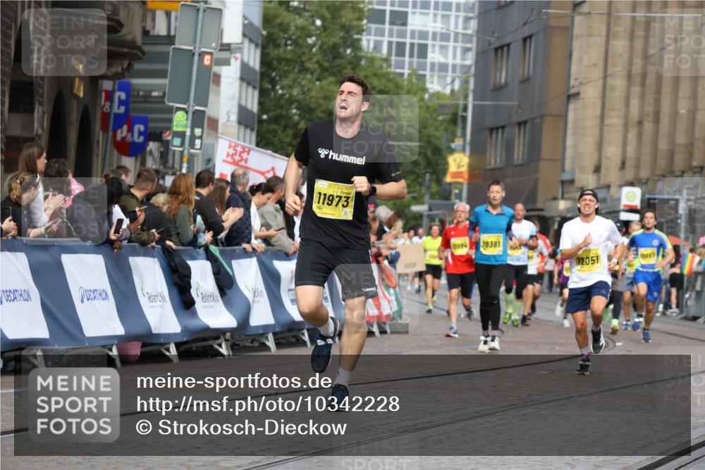 13.09.2026 - 21. swb-Marathon Bremen Strokosch-Dieckow http://msf.ph/oto/10342228 13.09.2026 10:51:23 Ziel 10200, 10471, 10515, 10537, 10808, 11087, 11339, 11537, 11625, 11626, 11801, 12004, 12303, 12351, 12407, 12552, 10334, 10544, 10763, 10862, 11145, 11787, 12424, 13631 meine-sportfotos.de