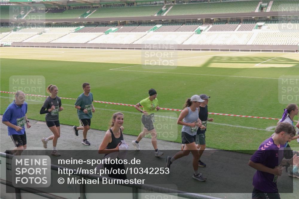 13.09.2026 - 21. swb-Marathon Bremen Michael Burmester http://msf.ph/oto/10342253 13.09.2026 13:25:20 Laufen im Stadion 182, 213, 294, 505, 530, 543, 548, 645, 723, 739, 743, 752, 815, 818, 966, 1273, 1283, 1410, 1443, 1459, 1463, 1471, 1487, 1491, 1504, 1515, 1530, 1561, 1618, 1744, 1828, 1830, 1944, 1953, 2058, 2059, 2095, 2211, 2252, 2267, 2271, 2298, 2308, 2312, 2323, 2354, 2382, 2384, 2465, 2483, 2497, 2506, 2554, 2571, 2591, 2644, 2656, 2675, 2752, 2762, 2776, 2833, 2878, 2896, 2981, 3005, 3062, 3097, 3142, 3172, 3211, 3259, 3298, 3306, 3312, 3329, 3381, 3390, 3433 meine-sportfotos.de