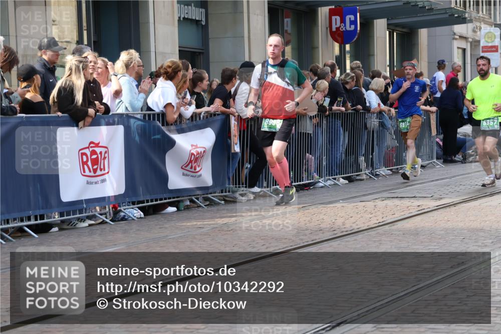 13.09.2026 - 21. swb-Marathon Bremen Strokosch-Dieckow http://msf.ph/oto/10342292 13.09.2026 13:28:17 Ziel 178, 210, 613, 1239, 1380, 1914, 2047, 2764, 2891, 3028, 3294, 3348, 3597, 4102, 4250, 4564, 5683, 6914, 6957, 7263, 7527, 8429, 8483, 8570, 8938, 9064, 9176, 9549, 13012, 178, 210, 1343, 1460, 2047, 2977, 3114, 3334, 3480, 3597, 4506, 5250, 5360, 5889, 6182, 7926, 8188, 8656, 9145, 9167, 9168, 9543, 9738, 9881, 13069 meine-sportfotos.de