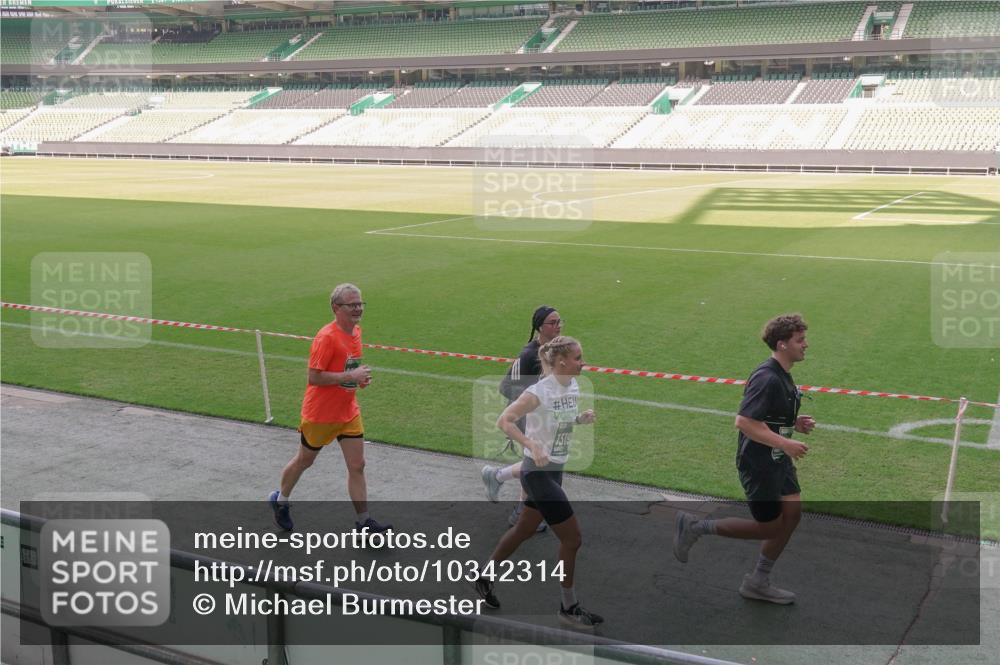 13.09.2026 - 21. swb-Marathon Bremen Michael Burmester http://msf.ph/oto/10342314 13.09.2026 13:25:28 Laufen im Stadion 213, 294, 505, 530, 543, 548, 645, 723, 739, 752, 815, 818, 966, 1283, 1410, 1443, 1459, 1463, 1471, 1487, 1491, 1504, 1515, 1530, 1561, 1618, 1744, 1828, 1830, 1944, 1953, 2058, 2059, 2095, 2211, 2252, 2267, 2271, 2298, 2308, 2312, 2323, 2354, 2382, 2384, 2483, 2497, 2506, 2508, 2554, 2558, 2571, 2591, 2644, 2656, 2675, 2752, 2762, 2776, 2833, 2878, 2896, 2970, 2981, 3005, 3062, 3097, 3142, 3172, 3211, 3259, 3298, 3306, 3312, 3329, 3381, 3390, 3433 meine-sportfotos.de