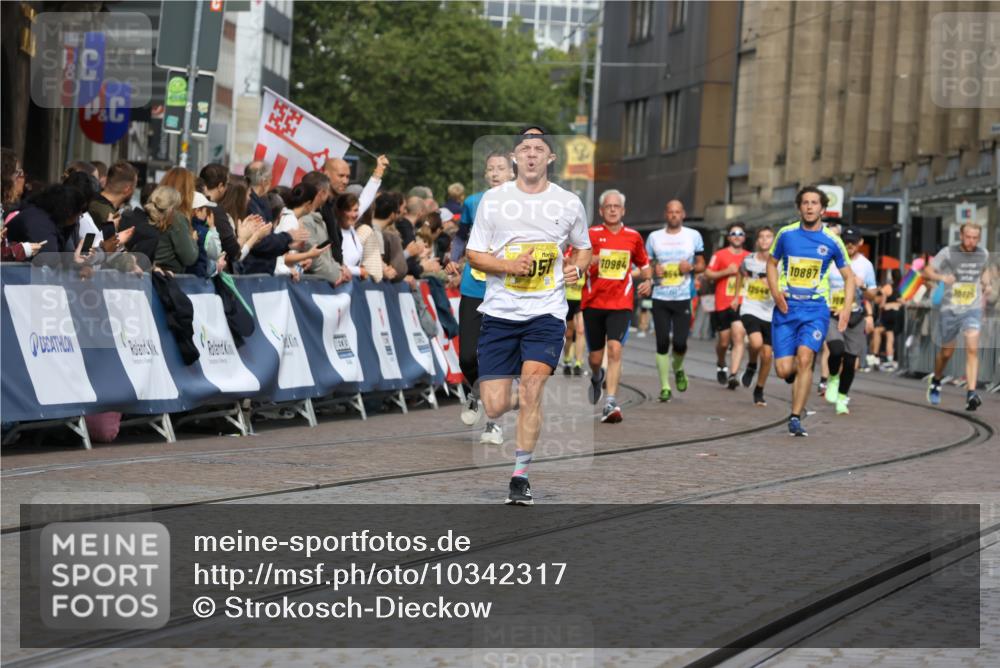 13.09.2026 - 21. swb-Marathon Bremen Strokosch-Dieckow http://msf.ph/oto/10342317 13.09.2026 10:51:25 Ziel 10200, 10471, 10515, 10808, 11087, 11339, 11503, 11537, 11625, 11626, 11801, 11973, 12004, 12133, 12303, 12351, 12407, 12552, 10334, 10544, 10763, 11145, 11787, 12329, 12424, 13631 meine-sportfotos.de