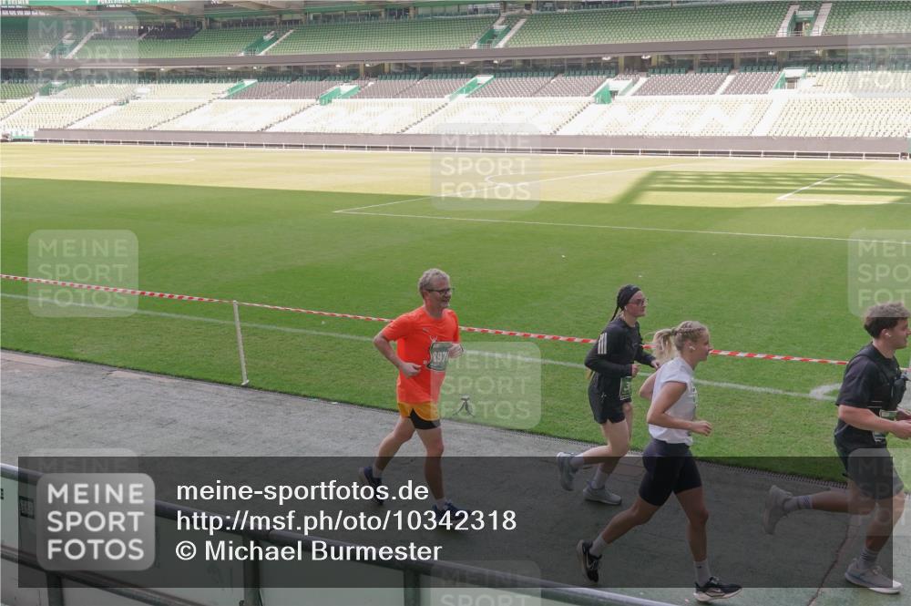 13.09.2026 - 21. swb-Marathon Bremen Michael Burmester http://msf.ph/oto/10342318 13.09.2026 13:25:29 Laufen im Stadion 202, 213, 294, 505, 530, 543, 548, 645, 723, 739, 752, 815, 818, 966, 1283, 1410, 1443, 1459, 1463, 1471, 1487, 1491, 1504, 1515, 1530, 1561, 1618, 1744, 1828, 1830, 1944, 1953, 2058, 2059, 2095, 2211, 2252, 2267, 2271, 2298, 2308, 2312, 2323, 2354, 2382, 2384, 2483, 2497, 2506, 2508, 2554, 2558, 2571, 2591, 2644, 2656, 2675, 2752, 2762, 2776, 2833, 2878, 2896, 2970, 2981, 3005, 3047, 3062, 3097, 3142, 3172, 3211, 3259, 3298, 3306, 3312, 3329, 3359, 3381, 3390, 3433, 3851 meine-sportfotos.de
