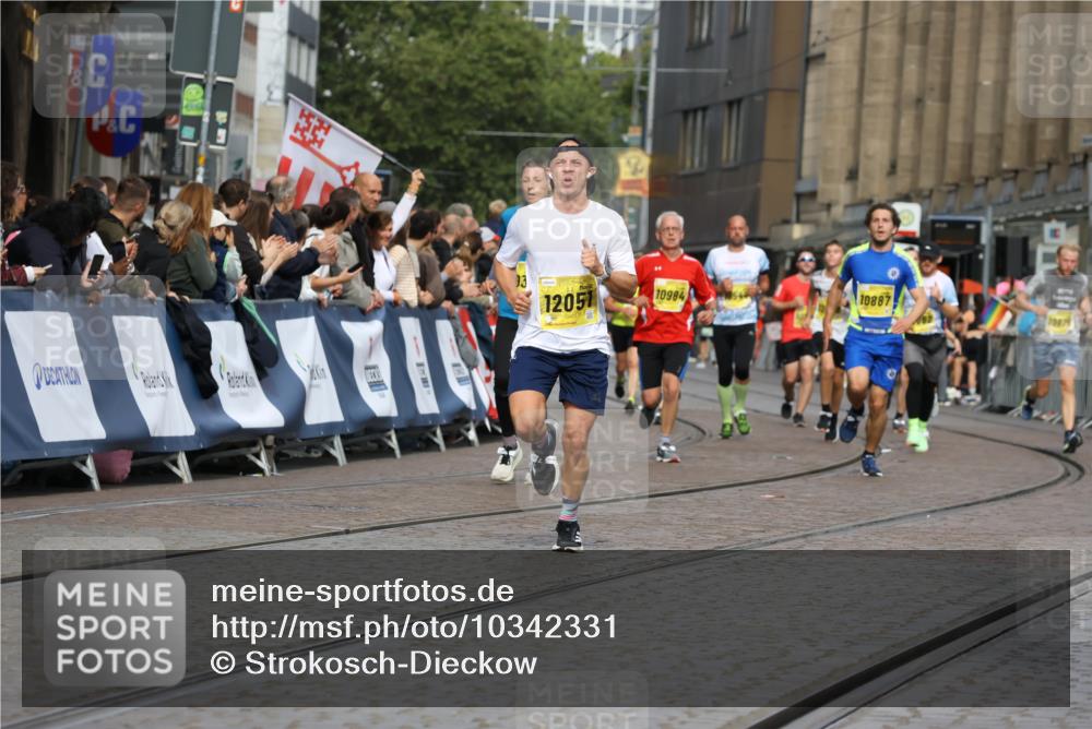 13.09.2026 - 21. swb-Marathon Bremen Strokosch-Dieckow http://msf.ph/oto/10342331 13.09.2026 10:51:25 Ziel 10200, 10471, 10515, 10808, 11087, 11339, 11503, 11537, 11625, 11626, 11801, 11973, 12004, 12133, 12303, 12351, 12407, 12552, 10334, 10544, 10763, 11145, 11787, 12329, 12424, 13631 meine-sportfotos.de