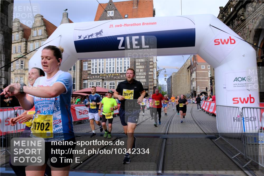 13.09.2026 - 21. swb-Marathon Bremen Tim E. http://msf.ph/oto/10342334 13.09.2026 11:11:50 Ziel 10155, 10510, 10511, 10546, 10552, 10977, 11036, 11216, 11239, 11289, 11533, 11702, 11870, 11927, 12082, 12126, 12220, 12286, 12311, 12336, 12464, 12508, 12553 meine-sportfotos.de