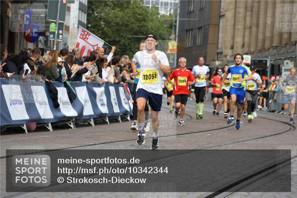 13.09.2026 - 21. swb-Marathon Bremen Strokosch-Dieckow http://msf.ph/oto/10342344 13.09.2026 10:51:25 Ziel 10200, 10471, 10515, 10808, 11087, 11339, 11503, 11537, 11625, 11626, 11801, 11973, 12004, 12133, 12303, 12351, 12407, 12552, 10334, 10544, 10763, 11145, 11787, 12329, 12424, 13631 meine-sportfotos.de