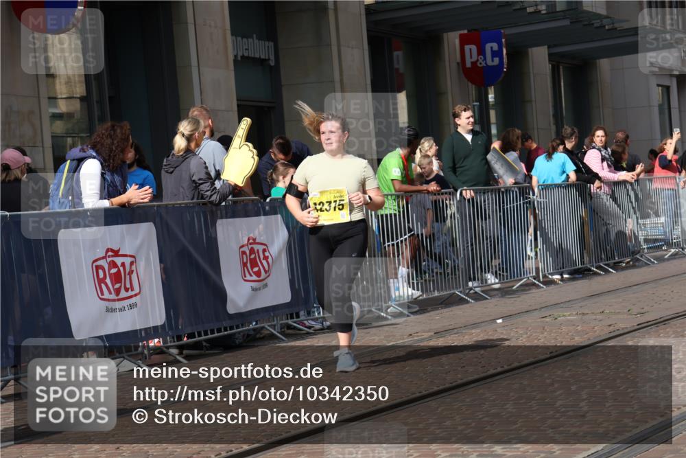 13.09.2026 - 21. swb-Marathon Bremen Strokosch-Dieckow http://msf.ph/oto/10342350 13.09.2026 11:08:10 Ziel 10188, 10229, 10851, 11065, 11124, 11509, 11560, 11561, 11678, 11834, 11888, 11968, 12073, 12162, 12164, 12315, 12325, 12410, 12516, 10135, 10139, 10188, 10404, 10493, 10660, 10674, 10767, 10793, 10859, 11032, 11044, 11263, 11378, 11404, 11659, 11831, 11833, 11958, 12024, 12031, 12066, 12160, 12248, 12384, 12389, 12511, 12512 meine-sportfotos.de