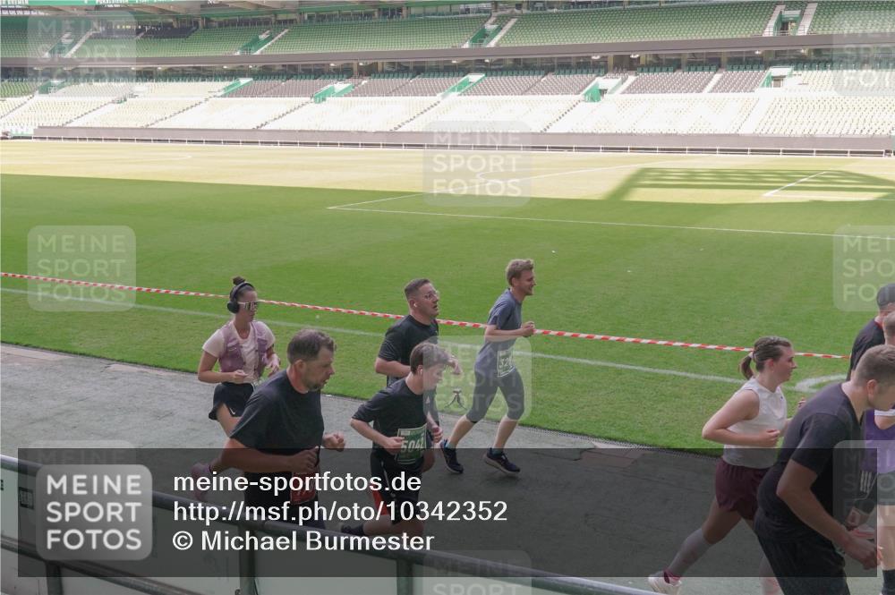 13.09.2026 - 21. swb-Marathon Bremen Michael Burmester http://msf.ph/oto/10342352 13.09.2026 13:25:35 Laufen im Stadion 202, 213, 294, 505, 530, 543, 548, 645, 723, 752, 815, 818, 966, 1283, 1410, 1443, 1459, 1463, 1471, 1473, 1487, 1491, 1504, 1515, 1530, 1561, 1618, 1744, 1828, 1830, 1953, 2058, 2059, 2095, 2211, 2267, 2271, 2298, 2308, 2312, 2323, 2354, 2382, 2384, 2483, 2497, 2506, 2508, 2554, 2558, 2571, 2591, 2592, 2644, 2656, 2675, 2752, 2762, 2776, 2833, 2878, 2896, 2970, 2981, 3005, 3047, 3062, 3097, 3142, 3172, 3211, 3259, 3298, 3306, 3329, 3359, 3381, 3390, 3433, 3851 meine-sportfotos.de