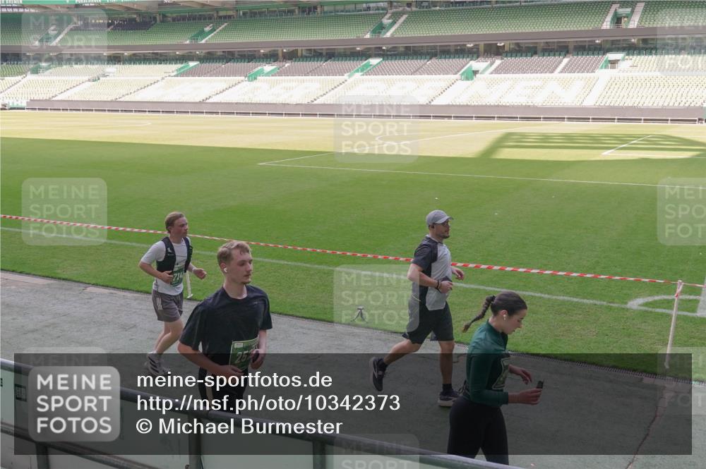 13.09.2026 - 21. swb-Marathon Bremen Michael Burmester http://msf.ph/oto/10342373 13.09.2026 13:25:38 Laufen im Stadion 202, 213, 294, 505, 530, 543, 548, 645, 723, 752, 815, 818, 966, 1283, 1410, 1443, 1459, 1463, 1473, 1487, 1491, 1504, 1515, 1530, 1561, 1618, 1744, 1828, 1830, 1953, 2058, 2059, 2095, 2211, 2267, 2271, 2298, 2308, 2312, 2323, 2354, 2382, 2384, 2483, 2497, 2506, 2508, 2554, 2558, 2571, 2591, 2592, 2644, 2656, 2675, 2752, 2762, 2833, 2878, 2896, 2970, 2981, 3005, 3047, 3062, 3097, 3142, 3172, 3211, 3259, 3298, 3306, 3329, 3359, 3381, 3390, 3433, 3851 meine-sportfotos.de