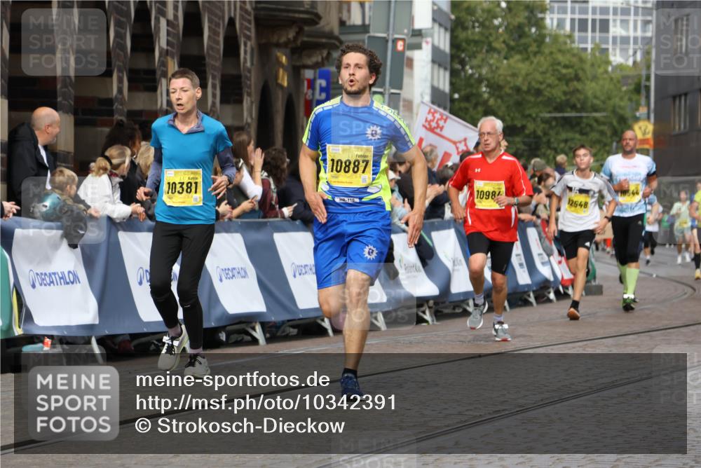 13.09.2026 - 21. swb-Marathon Bremen Strokosch-Dieckow http://msf.ph/oto/10342391 13.09.2026 10:51:29 Ziel 10200, 10471, 10515, 10808, 10887, 11339, 11503, 11537, 11625, 11626, 11801, 11973, 12051, 12133, 12303, 12407, 12552, 10162, 10281, 10334, 10348, 10467, 11145, 11273, 11542, 11787, 12329 meine-sportfotos.de