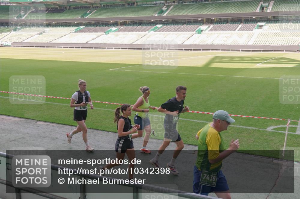 13.09.2026 - 21. swb-Marathon Bremen Michael Burmester http://msf.ph/oto/10342398 13.09.2026 13:25:41 Laufen im Stadion 202, 213, 294, 505, 530, 543, 548, 645, 723, 752, 815, 818, 966, 1283, 1410, 1443, 1459, 1463, 1473, 1487, 1491, 1504, 1515, 1530, 1561, 1618, 1744, 1828, 1830, 1953, 2058, 2059, 2095, 2211, 2267, 2271, 2298, 2308, 2312, 2323, 2354, 2382, 2384, 2483, 2497, 2506, 2508, 2554, 2558, 2576, 2591, 2592, 2644, 2656, 2675, 2752, 2762, 2817, 2833, 2878, 2896, 2970, 2981, 3005, 3047, 3062, 3097, 3142, 3172, 3211, 3259, 3298, 3306, 3329, 3359, 3381, 3390, 3433, 3629, 3851 meine-sportfotos.de