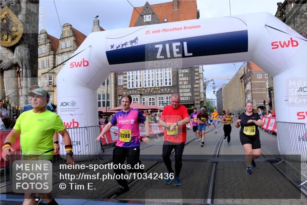 13.09.2026 - 21. swb-Marathon Bremen Tim E. http://msf.ph/oto/10342436 13.09.2026 11:11:52 Ziel 10155, 10510, 10511, 10546, 10552, 10616, 10977, 11036, 11216, 11239, 11289, 11533, 11702, 11870, 11927, 12082, 12220, 12286, 12311, 12336, 12464, 12508, 12553 meine-sportfotos.de