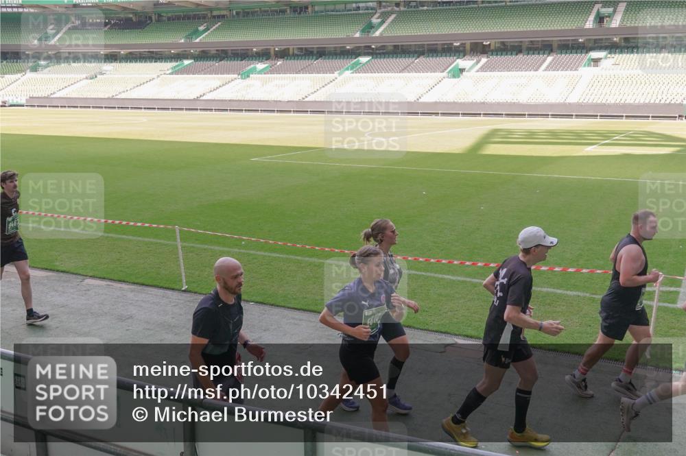 13.09.2026 - 21. swb-Marathon Bremen Michael Burmester http://msf.ph/oto/10342451 13.09.2026 13:25:47 Laufen im Stadion 202, 213, 294, 505, 530, 543, 645, 723, 815, 818, 966, 1077, 1283, 1410, 1443, 1459, 1463, 1473, 1487, 1491, 1504, 1515, 1530, 1561, 1618, 1744, 1828, 1830, 1953, 2058, 2059, 2095, 2211, 2267, 2271, 2298, 2308, 2312, 2323, 2354, 2382, 2384, 2497, 2506, 2508, 2554, 2558, 2576, 2591, 2592, 2644, 2656, 2675, 2752, 2762, 2817, 2833, 2878, 2896, 2965, 2970, 2981, 3005, 3047, 3062, 3097, 3142, 3172, 3211, 3259, 3298, 3306, 3329, 3359, 3381, 3390, 3433, 3629, 3851 meine-sportfotos.de