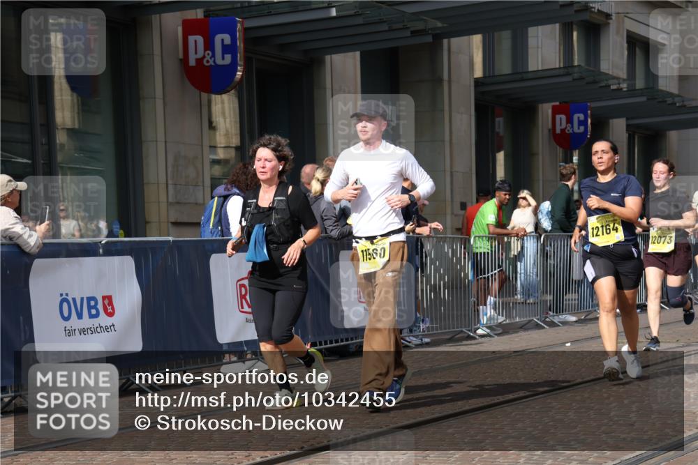 13.09.2026 - 21. swb-Marathon Bremen Strokosch-Dieckow http://msf.ph/oto/10342455 13.09.2026 11:08:15 Ziel 10229, 10399, 10609, 11065, 11124, 11358, 11421, 11509, 11560, 11561, 11678, 11710, 11718, 11834, 11888, 11968, 12073, 12162, 12164, 12315, 12410, 12516, 10135, 10139, 10188, 10404, 10493, 10660, 10767, 10793, 10851, 10859, 11032, 11044, 11263, 11378, 11404, 11659, 11831, 11833, 11958, 12031, 12066, 12160, 12248, 12325, 12384, 12389 meine-sportfotos.de