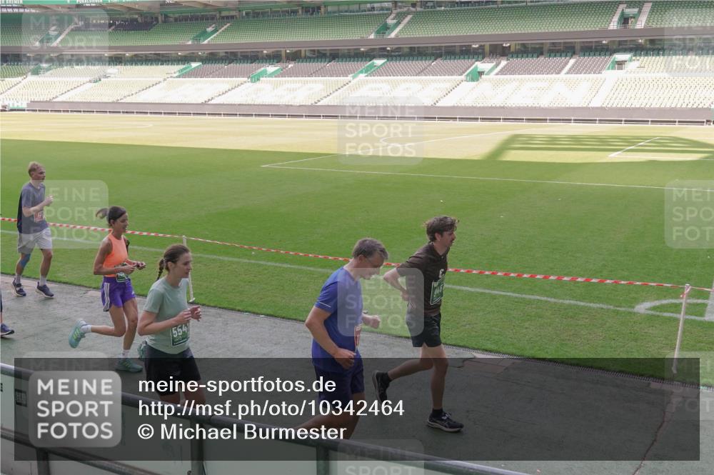 13.09.2026 - 21. swb-Marathon Bremen Michael Burmester http://msf.ph/oto/10342464 13.09.2026 13:25:49 Laufen im Stadion 202, 213, 294, 505, 530, 543, 645, 723, 815, 818, 833, 966, 1077, 1283, 1410, 1443, 1459, 1463, 1473, 1487, 1491, 1504, 1515, 1530, 1561, 1618, 1744, 1828, 1830, 1953, 2058, 2059, 2095, 2211, 2267, 2271, 2298, 2308, 2323, 2354, 2382, 2384, 2497, 2506, 2508, 2554, 2558, 2576, 2591, 2592, 2644, 2656, 2675, 2752, 2762, 2817, 2833, 2878, 2896, 2965, 2970, 2981, 3005, 3047, 3062, 3097, 3142, 3172, 3211, 3259, 3298, 3306, 3329, 3359, 3390, 3433, 3629, 3851 meine-sportfotos.de