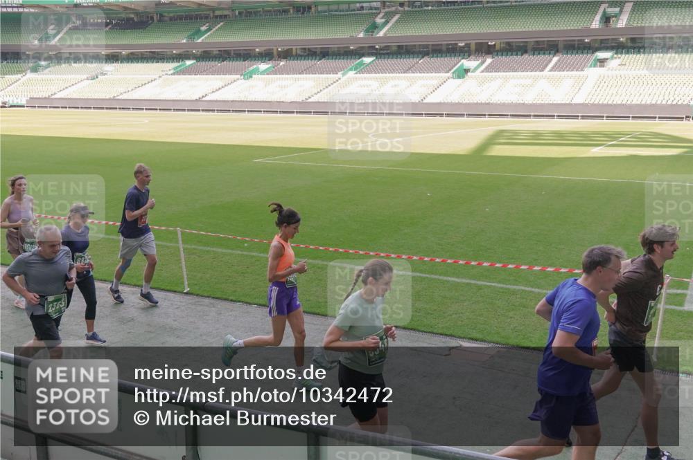 13.09.2026 - 21. swb-Marathon Bremen Michael Burmester http://msf.ph/oto/10342472 13.09.2026 13:25:50 Laufen im Stadion 202, 213, 294, 505, 530, 543, 645, 723, 815, 818, 833, 966, 1077, 1283, 1410, 1443, 1459, 1463, 1473, 1487, 1491, 1504, 1515, 1530, 1561, 1618, 1744, 1828, 1830, 1953, 2058, 2059, 2095, 2211, 2267, 2271, 2273, 2298, 2308, 2323, 2354, 2382, 2384, 2428, 2497, 2506, 2508, 2554, 2558, 2576, 2591, 2592, 2644, 2656, 2675, 2752, 2762, 2817, 2833, 2878, 2896, 2965, 2970, 2981, 3005, 3047, 3062, 3097, 3142, 3172, 3211, 3259, 3298, 3306, 3329, 3359, 3390, 3433, 3629, 3851 meine-sportfotos.de