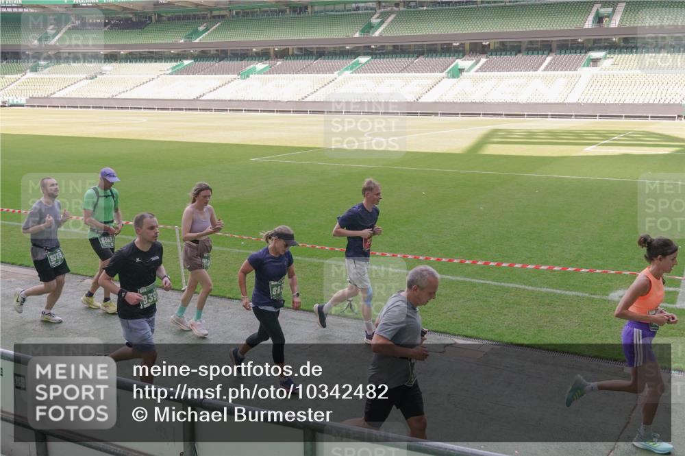 13.09.2026 - 21. swb-Marathon Bremen Michael Burmester http://msf.ph/oto/10342482 13.09.2026 13:25:51 Laufen im Stadion 202, 213, 294, 505, 530, 543, 645, 723, 815, 818, 833, 966, 1077, 1283, 1410, 1443, 1459, 1463, 1473, 1487, 1491, 1504, 1515, 1530, 1561, 1618, 1744, 1828, 1830, 1953, 2058, 2059, 2095, 2211, 2267, 2271, 2273, 2298, 2308, 2323, 2354, 2382, 2384, 2428, 2497, 2506, 2508, 2554, 2558, 2576, 2591, 2592, 2644, 2656, 2675, 2752, 2762, 2817, 2833, 2878, 2896, 2965, 2970, 2981, 3005, 3047, 3062, 3097, 3142, 3172, 3211, 3259, 3298, 3306, 3329, 3359, 3390, 3433, 3629, 3851 meine-sportfotos.de