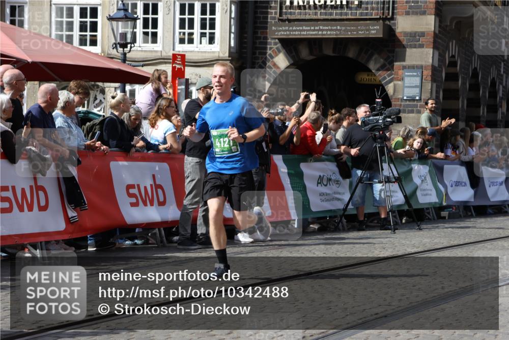 13.09.2026 - 21. swb-Marathon Bremen Strokosch-Dieckow http://msf.ph/oto/10342488 13.09.2026 13:27:07 Ziel 531, 946, 2089, 2779, 3076, 3302, 3510, 3852, 3893, 4441, 4598, 4919, 5054, 5937, 5943, 6289, 6314, 6375, 6455, 6548, 6580, 7246, 7317, 8112, 8303, 9551, 13097, 242, 3273, 3385, 3496, 4558, 6071, 6288, 6776, 7849, 8219, 9159, 9343, 9760, 10112, 10113, 13147 meine-sportfotos.de
