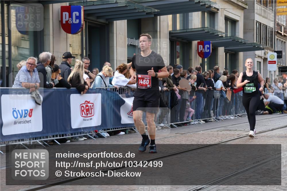 13.09.2026 - 21. swb-Marathon Bremen Strokosch-Dieckow http://msf.ph/oto/10342499 13.09.2026 13:28:24 Ziel 613, 722, 1239, 1914, 2276, 2764, 2851, 2891, 3028, 3348, 3419, 3444, 3665, 4102, 4564, 5267, 5531, 5691, 6817, 6914, 6955, 6957, 7134, 7263, 7527, 8483, 8938, 9176, 9562, 13012, 13174, 178, 210, 1380, 1460, 2047, 2977, 3114, 3294, 3334, 3597, 4250, 4506, 5250, 5360, 5683, 5889, 6182, 7926, 8429, 8570, 9064, 9167, 9168, 9543, 9549, 9738, 9881 meine-sportfotos.de