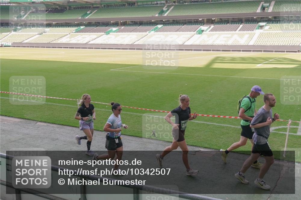 13.09.2026 - 21. swb-Marathon Bremen Michael Burmester http://msf.ph/oto/10342507 13.09.2026 13:25:54 Laufen im Stadion 202, 213, 294, 390, 505, 530, 543, 645, 723, 815, 818, 833, 966, 1077, 1283, 1410, 1443, 1459, 1473, 1487, 1491, 1504, 1515, 1530, 1561, 1618, 1744, 1828, 1830, 1953, 2058, 2059, 2211, 2267, 2271, 2273, 2298, 2308, 2354, 2382, 2384, 2428, 2497, 2506, 2508, 2554, 2558, 2576, 2591, 2592, 2644, 2656, 2675, 2752, 2762, 2817, 2833, 2878, 2896, 2965, 2970, 2981, 3005, 3047, 3062, 3084, 3097, 3142, 3172, 3211, 3259, 3298, 3306, 3329, 3359, 3390, 3433, 3629, 3851 meine-sportfotos.de