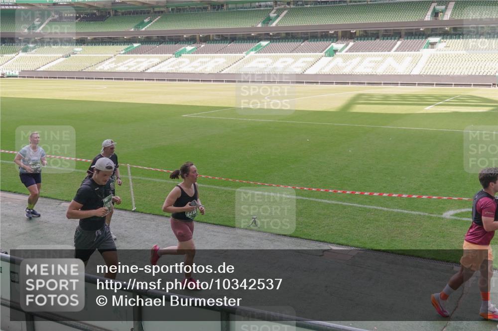 13.09.2026 - 21. swb-Marathon Bremen Michael Burmester http://msf.ph/oto/10342537 13.09.2026 13:25:58 Laufen im Stadion 202, 213, 294, 390, 505, 530, 543, 645, 723, 815, 818, 833, 966, 1077, 1283, 1410, 1443, 1459, 1473, 1487, 1491, 1504, 1515, 1530, 1561, 1618, 1744, 1828, 1830, 1953, 2058, 2059, 2211, 2267, 2271, 2273, 2298, 2308, 2354, 2382, 2384, 2428, 2497, 2506, 2508, 2554, 2558, 2576, 2582, 2591, 2592, 2644, 2656, 2675, 2752, 2762, 2817, 2833, 2878, 2896, 2965, 2970, 2981, 3005, 3047, 3062, 3084, 3097, 3142, 3172, 3211, 3259, 3306, 3329, 3359, 3390, 3433, 3629, 3851 meine-sportfotos.de