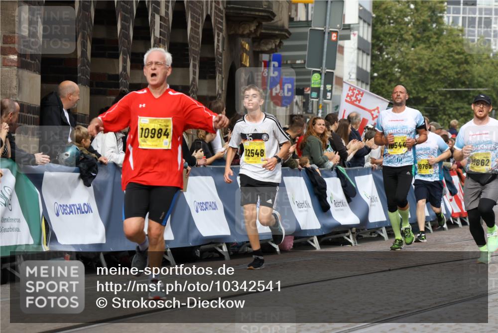 13.09.2026 - 21. swb-Marathon Bremen Strokosch-Dieckow http://msf.ph/oto/10342541 13.09.2026 10:51:31 Ziel 10471, 10515, 10808, 10887, 11339, 11503, 11537, 11625, 11626, 11801, 11973, 12051, 12133, 12303, 12552, 10162, 10281, 10348, 10467, 11273, 11542, 11733, 11787, 12329 meine-sportfotos.de