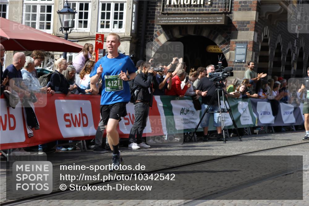 13.09.2026 - 21. swb-Marathon Bremen Strokosch-Dieckow http://msf.ph/oto/10342542 13.09.2026 13:27:07 Ziel 531, 946, 2089, 2779, 3076, 3302, 3510, 3852, 3893, 4441, 4598, 4919, 5054, 5937, 5943, 6289, 6314, 6375, 6455, 6548, 6580, 7246, 7317, 8112, 8303, 9551, 13097, 242, 3273, 3385, 3496, 4558, 6071, 6288, 6776, 7849, 8219, 9159, 9343, 9760, 10112, 10113, 13147 meine-sportfotos.de