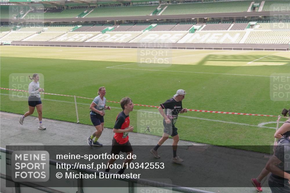 13.09.2026 - 21. swb-Marathon Bremen Michael Burmester http://msf.ph/oto/10342553 13.09.2026 13:25:59 Laufen im Stadion 202, 213, 294, 390, 505, 530, 543, 645, 723, 815, 818, 833, 966, 1077, 1283, 1410, 1443, 1459, 1473, 1487, 1491, 1504, 1515, 1530, 1561, 1618, 1744, 1828, 1830, 1953, 2058, 2059, 2211, 2267, 2271, 2273, 2298, 2308, 2309, 2354, 2382, 2384, 2428, 2497, 2506, 2508, 2554, 2558, 2576, 2582, 2591, 2592, 2644, 2656, 2675, 2752, 2762, 2817, 2833, 2878, 2896, 2965, 2970, 2981, 3005, 3047, 3062, 3084, 3097, 3142, 3172, 3211, 3259, 3306, 3329, 3359, 3390, 3433, 3629, 3851 meine-sportfotos.de
