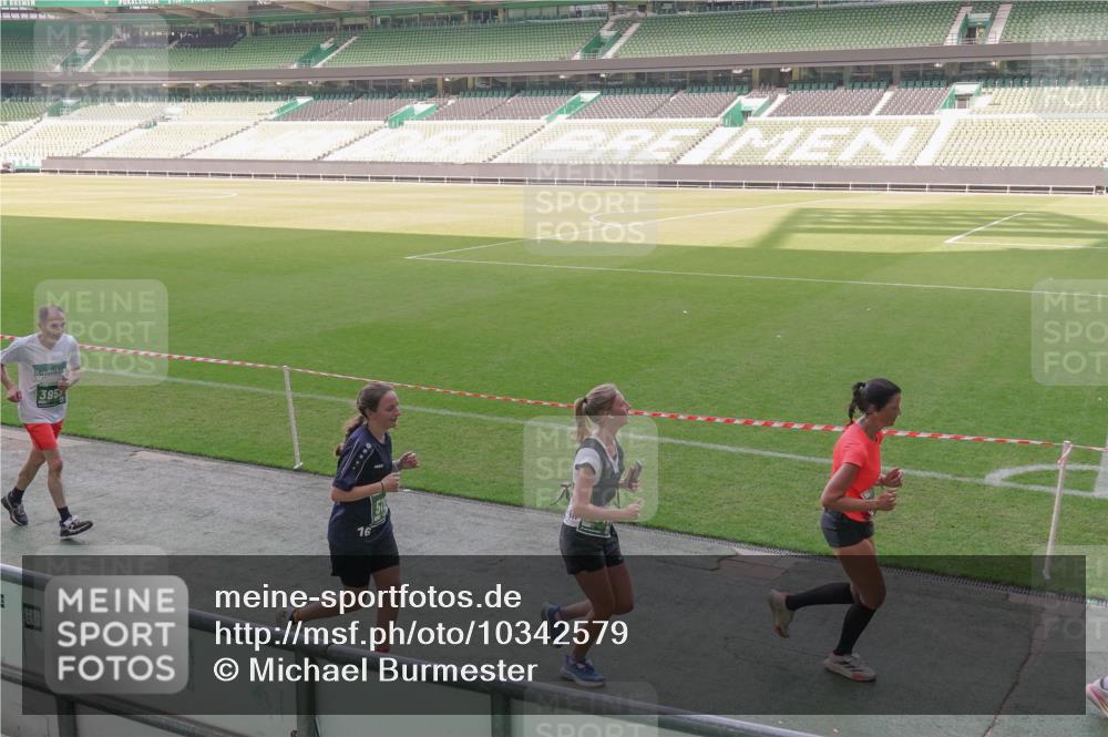 13.09.2026 - 21. swb-Marathon Bremen Michael Burmester http://msf.ph/oto/10342579 13.09.2026 13:26:03 Laufen im Stadion 202, 213, 294, 390, 505, 530, 543, 645, 815, 818, 833, 966, 1077, 1283, 1410, 1443, 1459, 1473, 1487, 1491, 1504, 1515, 1530, 1561, 1618, 1744, 1828, 1830, 1953, 2058, 2059, 2267, 2271, 2273, 2298, 2308, 2309, 2354, 2382, 2384, 2428, 2506, 2508, 2554, 2558, 2576, 2582, 2591, 2592, 2644, 2656, 2675, 2752, 2762, 2817, 2833, 2878, 2896, 2965, 2970, 2981, 3005, 3047, 3062, 3084, 3097, 3142, 3172, 3211, 3259, 3306, 3329, 3359, 3390, 3433, 3629, 3851 meine-sportfotos.de