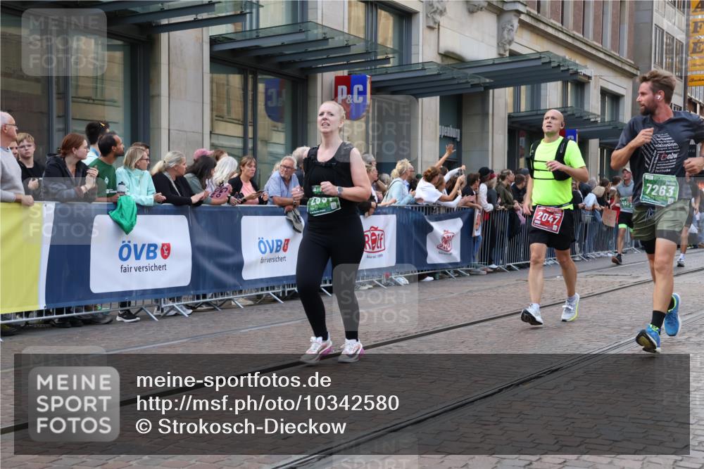 13.09.2026 - 21. swb-Marathon Bremen Strokosch-Dieckow http://msf.ph/oto/10342580 13.09.2026 13:28:27 Ziel 430, 613, 722, 725, 1014, 1914, 2276, 2378, 2764, 2851, 2891, 3028, 3348, 3419, 3444, 3665, 4102, 4564, 5267, 5531, 5691, 5865, 6817, 6914, 6937, 6955, 6957, 7134, 7263, 7527, 8938, 8985, 9176, 9562, 13012, 13174, 178, 210, 1239, 1380, 1460, 2047, 2764, 2977, 3114, 3294, 3334, 3597, 4250, 4506, 5250, 5360, 5683, 5889, 6182, 7926, 8429, 8483, 8570, 9064, 9167, 9168, 9543, 9549, 9738, 9881 meine-sportfotos.de