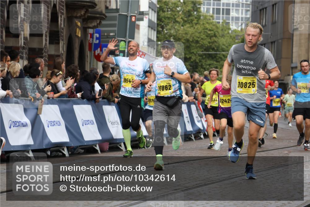 13.09.2026 - 21. swb-Marathon Bremen Strokosch-Dieckow http://msf.ph/oto/10342614 13.09.2026 10:51:33 Ziel 10381, 10471, 10515, 10808, 10887, 11339, 11503, 11537, 11801, 11973, 12051, 12133, 12552, 10162, 10183, 10281, 10348, 10467, 10641, 11273, 11542, 11733, 11777, 12329 meine-sportfotos.de