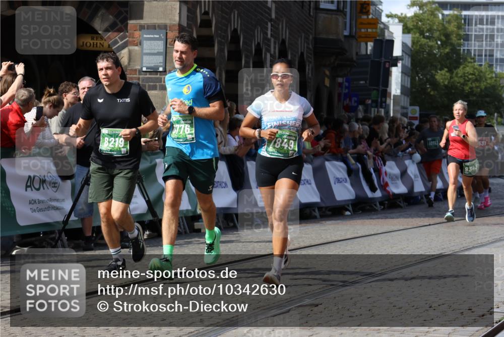 13.09.2026 - 21. swb-Marathon Bremen Strokosch-Dieckow http://msf.ph/oto/10342630 13.09.2026 13:27:09 Ziel 531, 946, 2089, 2779, 3076, 3302, 3510, 3527, 3852, 3893, 4327, 4441, 4598, 4919, 5054, 5689, 5937, 5943, 6289, 6314, 6375, 6455, 6580, 7246, 7317, 8112, 8303, 9150, 9551, 13097, 242, 3273, 3385, 3496, 4558, 6071, 6288, 6776, 7849, 8219, 9159, 9343, 9760, 10112, 10113, 13147 meine-sportfotos.de
