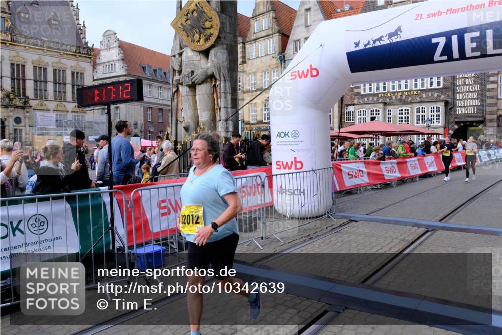 13.09.2026 - 21. swb-Marathon Bremen Tim E. http://msf.ph/oto/10342639 13.09.2026 11:12:28 Ziel 10414, 10490, 11052, 11585, 11633, 12012 meine-sportfotos.de