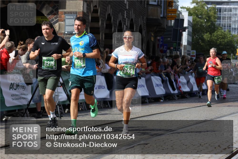 13.09.2026 - 21. swb-Marathon Bremen Strokosch-Dieckow http://msf.ph/oto/10342654 13.09.2026 13:27:09 Ziel 531, 946, 2089, 2779, 3076, 3302, 3510, 3527, 3852, 3893, 4327, 4441, 4598, 4919, 5054, 5689, 5937, 5943, 6289, 6314, 6375, 6455, 6580, 7246, 7317, 8112, 8303, 9150, 9551, 13097, 242, 3273, 3385, 3496, 4558, 6071, 6288, 6776, 7849, 8219, 9159, 9343, 9760, 10112, 10113, 13147 meine-sportfotos.de