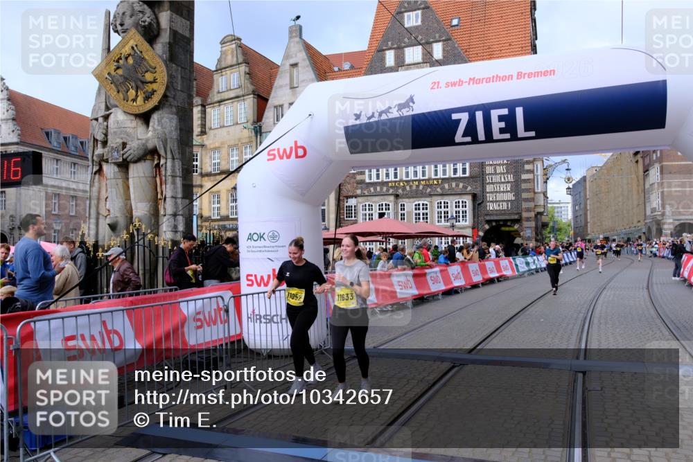 13.09.2026 - 21. swb-Marathon Bremen Tim E. http://msf.ph/oto/10342657 13.09.2026 11:12:32 Ziel 10213, 10406, 10414, 11052, 11585, 11633, 11716, 12012 meine-sportfotos.de