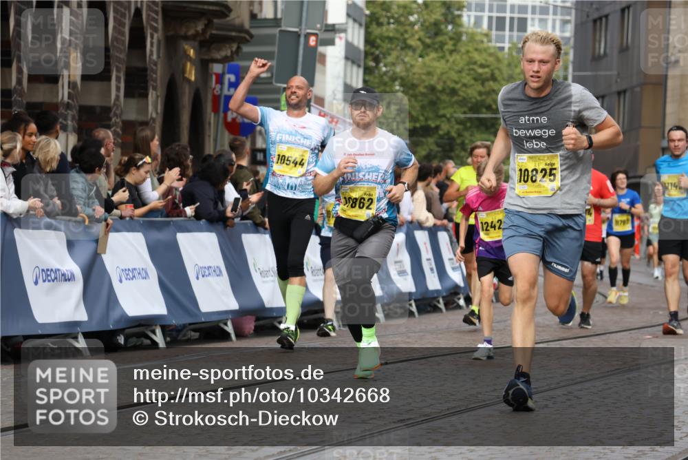 13.09.2026 - 21. swb-Marathon Bremen Strokosch-Dieckow http://msf.ph/oto/10342668 13.09.2026 10:51:33 Ziel 10381, 10471, 10515, 10808, 10887, 11339, 11503, 11537, 11801, 11973, 12051, 12133, 12552, 10162, 10183, 10281, 10348, 10467, 10641, 11273, 11542, 11733, 11777, 12329 meine-sportfotos.de