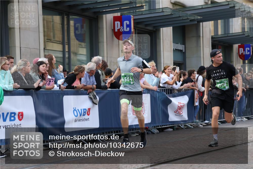 13.09.2026 - 21. swb-Marathon Bremen Strokosch-Dieckow http://msf.ph/oto/10342675 13.09.2026 13:28:30 Ziel 430, 613, 722, 725, 936, 1014, 1688, 1914, 2223, 2276, 2378, 2851, 2891, 3348, 3419, 3444, 3665, 4102, 4564, 5267, 5531, 5691, 5865, 6099, 6817, 6914, 6937, 6955, 6957, 7134, 7263, 7527, 8938, 8984, 8985, 9176, 9562, 13012, 13174, 178, 210, 1239, 1380, 1460, 2047, 2764, 2977, 3028, 3114, 3294, 3334, 3597, 4250, 4506, 5250, 5360, 5683, 5889, 6182, 8429, 8483, 8570, 9064, 9543, 9549, 9738, 9881 meine-sportfotos.de