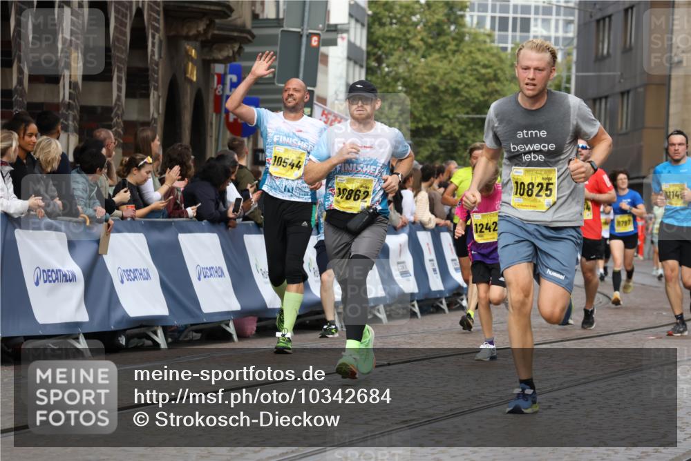 13.09.2026 - 21. swb-Marathon Bremen Strokosch-Dieckow http://msf.ph/oto/10342684 13.09.2026 10:51:33 Ziel 10381, 10471, 10515, 10808, 10887, 11339, 11503, 11537, 11801, 11973, 12051, 12133, 12552, 10162, 10183, 10281, 10348, 10467, 10641, 11273, 11542, 11733, 11777, 12329 meine-sportfotos.de
