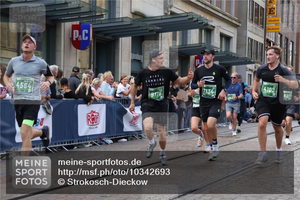 13.09.2026 - 21. swb-Marathon Bremen Strokosch-Dieckow http://msf.ph/oto/10342693 13.09.2026 13:28:30 Ziel 430, 613, 722, 725, 936, 1014, 1688, 1914, 2223, 2276, 2378, 2851, 2891, 3348, 3419, 3444, 3665, 4102, 4564, 5267, 5531, 5691, 5865, 6099, 6817, 6914, 6937, 6955, 6957, 7134, 7263, 7527, 8938, 8984, 8985, 9176, 9562, 13012, 13174, 178, 210, 1239, 1380, 1460, 2047, 2764, 2977, 3028, 3114, 3294, 3334, 3597, 4250, 4506, 5250, 5360, 5683, 5889, 6182, 8429, 8483, 8570, 9064, 9543, 9549, 9738, 9881 meine-sportfotos.de