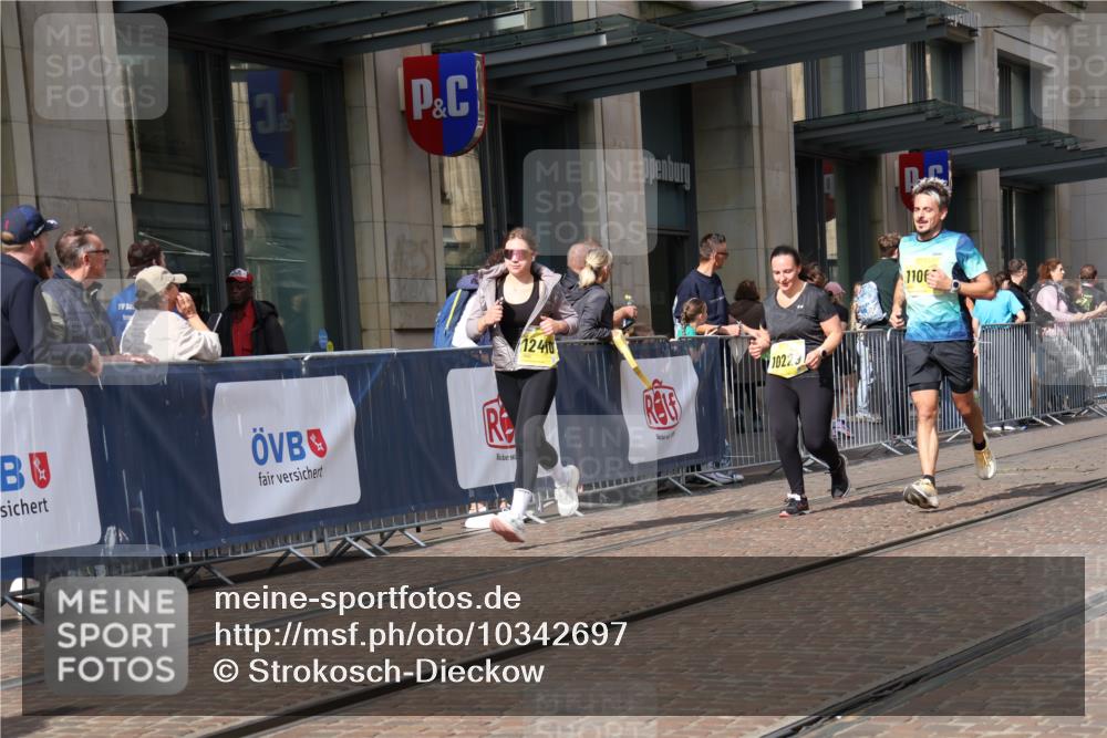 13.09.2026 - 21. swb-Marathon Bremen Strokosch-Dieckow http://msf.ph/oto/10342697 13.09.2026 11:08:21 Ziel 10229, 10399, 10469, 10609, 11065, 11358, 11421, 11560, 11561, 11678, 11710, 11718, 11834, 11888, 11968, 12162, 12164, 12256, 12410, 12516, 12517, 10135, 10188, 10404, 10493, 10767, 10793, 10851, 10859, 11032, 11044, 11124, 11263, 11378, 11404, 11509, 11659, 11831, 11833, 11958, 12073, 12160, 12164, 12248, 12315, 12325, 12384, 12389 meine-sportfotos.de