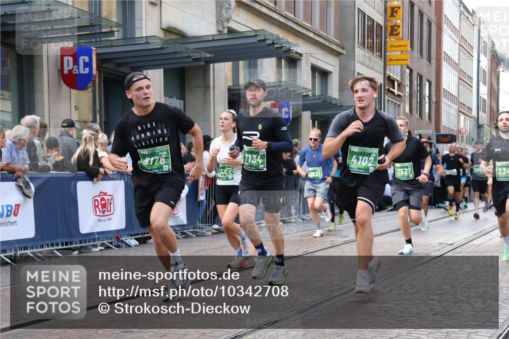 13.09.2026 - 21. swb-Marathon Bremen Strokosch-Dieckow http://msf.ph/oto/10342708 13.09.2026 13:28:31 Ziel 430, 613, 722, 725, 936, 1014, 1688, 1914, 2223, 2276, 2378, 2851, 2891, 3348, 3419, 3444, 3665, 3938, 4102, 4564, 5267, 5531, 5691, 5865, 6099, 6817, 6914, 6937, 6955, 6957, 7134, 7263, 7527, 8938, 8984, 8985, 9176, 9562, 13012, 13174, 178, 210, 1239, 1380, 1460, 2047, 2764, 2977, 3028, 3114, 3294, 3334, 3597, 4250, 4506, 5250, 5360, 5683, 5889, 6182, 6914, 6957, 8429, 8483, 8570, 9064, 9543, 9549, 9738 meine-sportfotos.de