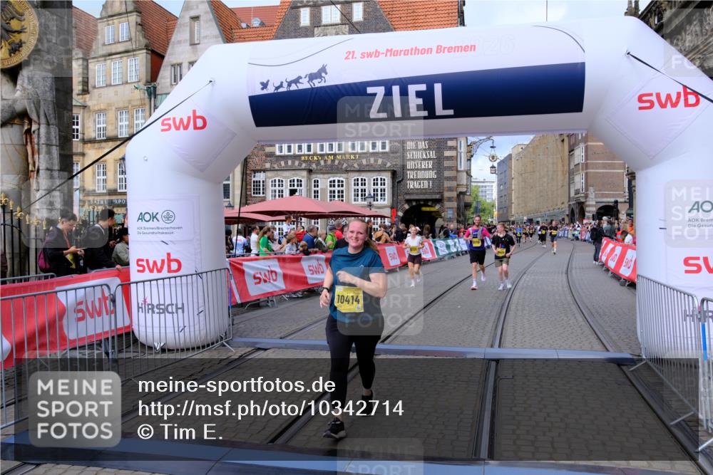 13.09.2026 - 21. swb-Marathon Bremen Tim E. http://msf.ph/oto/10342714 13.09.2026 11:12:38 Ziel 10213, 10406, 10414, 10909, 11052, 11633, 11716, 12012, 12327 meine-sportfotos.de
