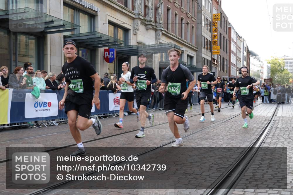 13.09.2026 - 21. swb-Marathon Bremen Strokosch-Dieckow http://msf.ph/oto/10342739 13.09.2026 13:28:31 Ziel 430, 613, 722, 725, 936, 1014, 1688, 1914, 2223, 2276, 2378, 2851, 2891, 3348, 3419, 3444, 3665, 3938, 4102, 4564, 5267, 5531, 5691, 5865, 6099, 6817, 6914, 6937, 6955, 6957, 7134, 7263, 7527, 8938, 8984, 8985, 9176, 9562, 13012, 13174, 178, 210, 1239, 1380, 1460, 2047, 2764, 2977, 3028, 3114, 3294, 3334, 3597, 4250, 4506, 5250, 5360, 5683, 5889, 6182, 6914, 6957, 8429, 8483, 8570, 9064, 9543, 9549, 9738 meine-sportfotos.de
