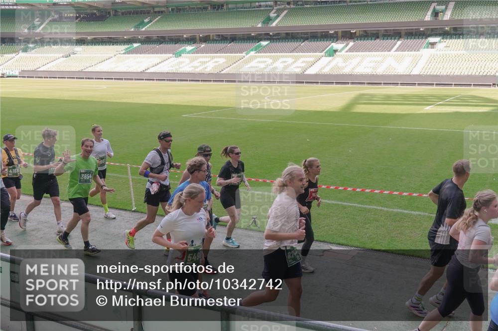 13.09.2026 - 21. swb-Marathon Bremen Michael Burmester http://msf.ph/oto/10342742 13.09.2026 13:26:27 Laufen im Stadion 186, 202, 364, 390, 530, 543, 645, 815, 818, 833, 966, 1077, 1283, 1410, 1443, 1459, 1473, 1487, 1504, 1530, 1561, 1618, 1700, 1744, 1828, 1830, 1953, 2058, 2059, 2271, 2273, 2298, 2308, 2309, 2354, 2382, 2384, 2388, 2404, 2428, 2506, 2507, 2508, 2542, 2558, 2576, 2582, 2591, 2592, 2656, 2675, 2748, 2752, 2762, 2817, 2833, 2875, 2878, 2896, 2965, 2970, 2981, 3005, 3047, 3050, 3062, 3084, 3097, 3142, 3172, 3259, 3329, 3359, 3390, 3433, 3540, 3629, 3756, 3851 meine-sportfotos.de