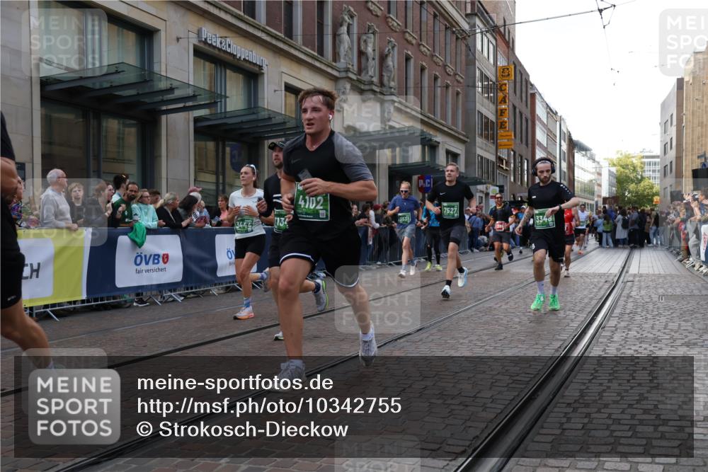 13.09.2026 - 21. swb-Marathon Bremen Strokosch-Dieckow http://msf.ph/oto/10342755 13.09.2026 13:28:32 Ziel 430, 565, 613, 687, 722, 725, 936, 1014, 1688, 1914, 2223, 2276, 2378, 2851, 2891, 3348, 3419, 3444, 3665, 3938, 4102, 4564, 5267, 5531, 5691, 5865, 6099, 6817, 6937, 6955, 7134, 7263, 7527, 8938, 8984, 8985, 9176, 9562, 13012, 13174, 178, 210, 1239, 1380, 1460, 2047, 2764, 2977, 3028, 3114, 3294, 3334, 3597, 4250, 4506, 5250, 5683, 5889, 6182, 6914, 6957, 8429, 8483, 8570, 9064, 9549, 9738 meine-sportfotos.de
