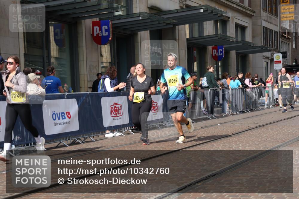 13.09.2026 - 21. swb-Marathon Bremen Strokosch-Dieckow http://msf.ph/oto/10342760 13.09.2026 11:08:22 Ziel 10229, 10399, 10469, 10609, 11065, 11358, 11421, 11434, 11560, 11561, 11678, 11710, 11718, 11834, 11888, 11968, 12162, 12256, 12353, 12410, 12516, 12517, 10135, 10188, 10404, 10493, 10767, 10793, 10851, 10859, 11032, 11124, 11263, 11404, 11509, 11560, 11561, 11659, 11831, 11833, 11958, 12073, 12160, 12164, 12248, 12315, 12325, 12384, 12389 meine-sportfotos.de