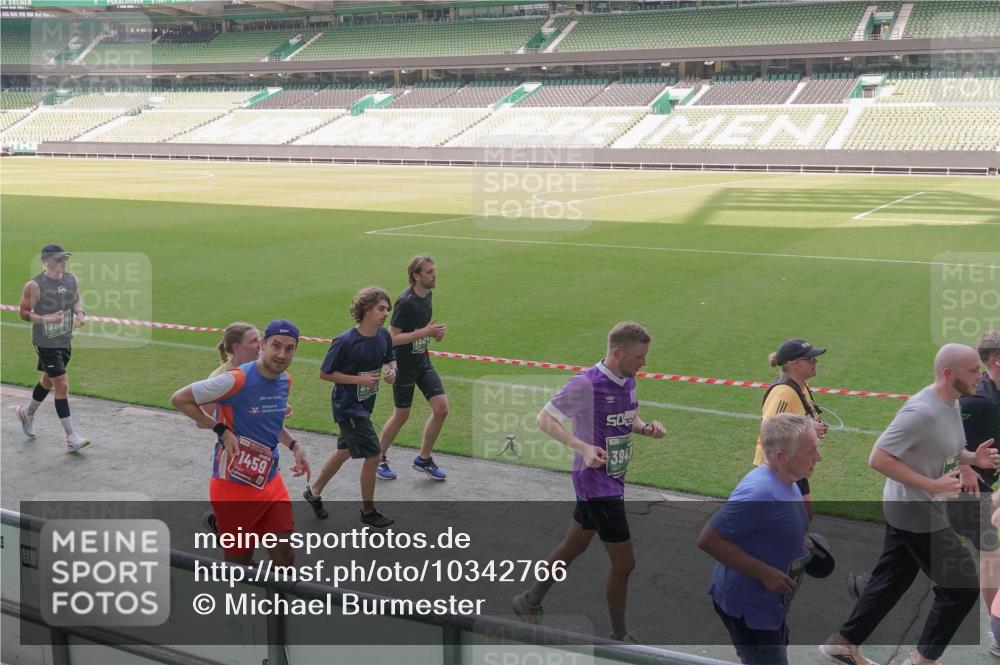 13.09.2026 - 21. swb-Marathon Bremen Michael Burmester http://msf.ph/oto/10342766 13.09.2026 13:26:29 Laufen im Stadion 186, 202, 364, 390, 530, 543, 645, 815, 818, 833, 966, 1077, 1283, 1410, 1443, 1459, 1473, 1487, 1504, 1530, 1561, 1618, 1700, 1744, 1828, 1830, 1953, 2058, 2059, 2271, 2273, 2298, 2308, 2309, 2354, 2382, 2384, 2388, 2404, 2428, 2506, 2507, 2508, 2542, 2558, 2576, 2582, 2591, 2592, 2656, 2675, 2748, 2752, 2762, 2817, 2875, 2878, 2896, 2965, 2970, 2981, 3005, 3045, 3047, 3050, 3062, 3084, 3097, 3142, 3172, 3184, 3259, 3329, 3359, 3390, 3433, 3540, 3629, 3756, 3851 meine-sportfotos.de