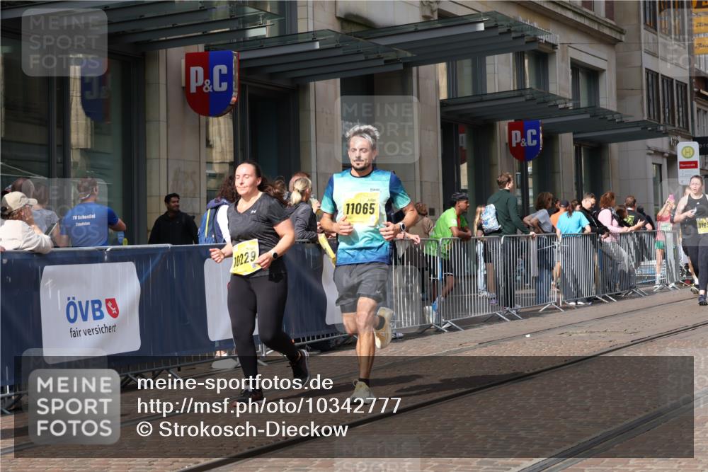 13.09.2026 - 21. swb-Marathon Bremen Strokosch-Dieckow http://msf.ph/oto/10342777 13.09.2026 11:08:22 Ziel 10229, 10399, 10469, 10609, 11065, 11358, 11421, 11434, 11560, 11561, 11678, 11710, 11718, 11834, 11888, 11968, 12162, 12256, 12353, 12410, 12516, 12517, 10135, 10188, 10404, 10493, 10767, 10793, 10851, 10859, 11032, 11124, 11263, 11404, 11509, 11560, 11561, 11659, 11831, 11833, 11958, 12073, 12160, 12164, 12248, 12315, 12325, 12384, 12389 meine-sportfotos.de