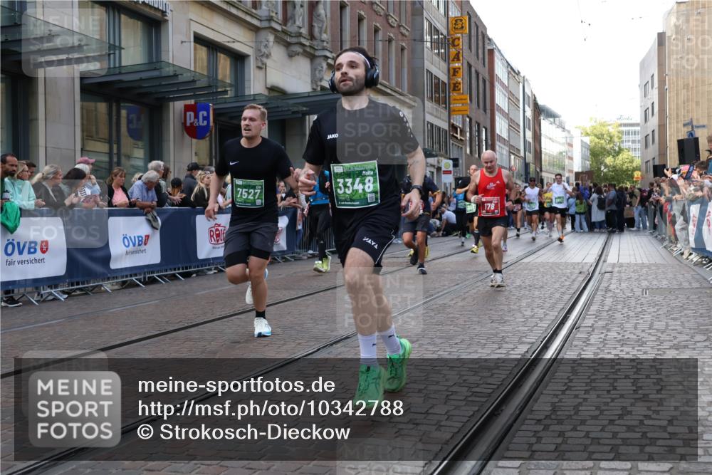 13.09.2026 - 21. swb-Marathon Bremen Strokosch-Dieckow http://msf.ph/oto/10342788 13.09.2026 13:28:33 Ziel 430, 565, 613, 687, 722, 725, 936, 1014, 1274, 1688, 1914, 2223, 2276, 2378, 2851, 2891, 3348, 3419, 3444, 3665, 3938, 4102, 4564, 5225, 5267, 5531, 5691, 5865, 6099, 6817, 6937, 6955, 7134, 7263, 7527, 8938, 8984, 8985, 9176, 9562, 13012, 13174, 178, 210, 613, 1239, 1380, 1460, 1914, 2047, 2764, 2977, 3028, 3114, 3294, 3334, 3597, 4250, 4506, 5250, 5683, 5889, 6182, 6914, 6957, 8429, 8483, 8570, 8938, 9064, 9549 meine-sportfotos.de