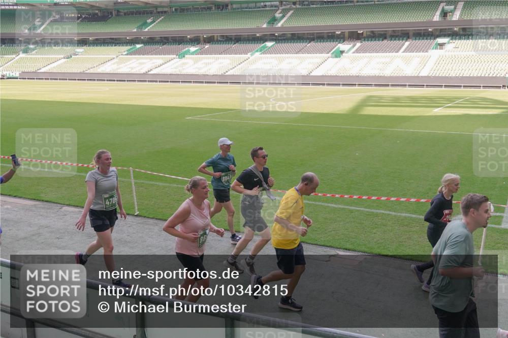 13.09.2026 - 21. swb-Marathon Bremen Michael Burmester http://msf.ph/oto/10342815 13.09.2026 13:26:35 Laufen im Stadion 186, 202, 364, 390, 530, 543, 645, 815, 818, 833, 966, 1077, 1283, 1410, 1412, 1443, 1459, 1473, 1487, 1504, 1530, 1561, 1608, 1618, 1700, 1744, 1828, 1953, 1961, 2058, 2059, 2273, 2298, 2308, 2309, 2354, 2382, 2384, 2388, 2404, 2428, 2507, 2508, 2542, 2558, 2576, 2582, 2591, 2592, 2656, 2675, 2725, 2748, 2752, 2762, 2817, 2875, 2878, 2896, 2923, 2965, 2970, 2981, 3045, 3047, 3050, 3062, 3073, 3084, 3097, 3142, 3172, 3184, 3259, 3329, 3359, 3433, 3540, 3592, 3629, 3756, 3851 meine-sportfotos.de